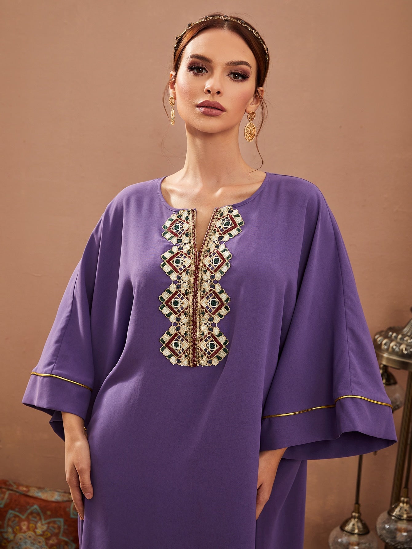 Najma Contrast Embroidery Notched Collar Kaftan Dress