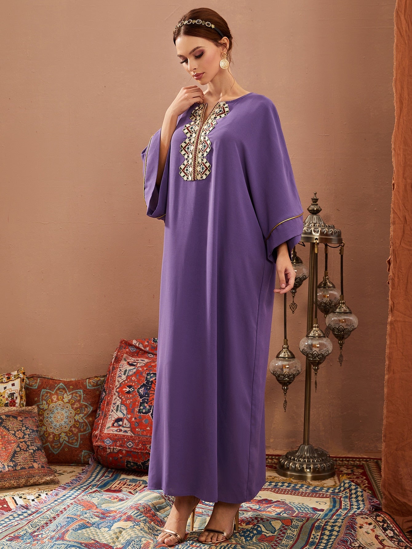 Najma Contrast Embroidery Notched Collar Kaftan Dress