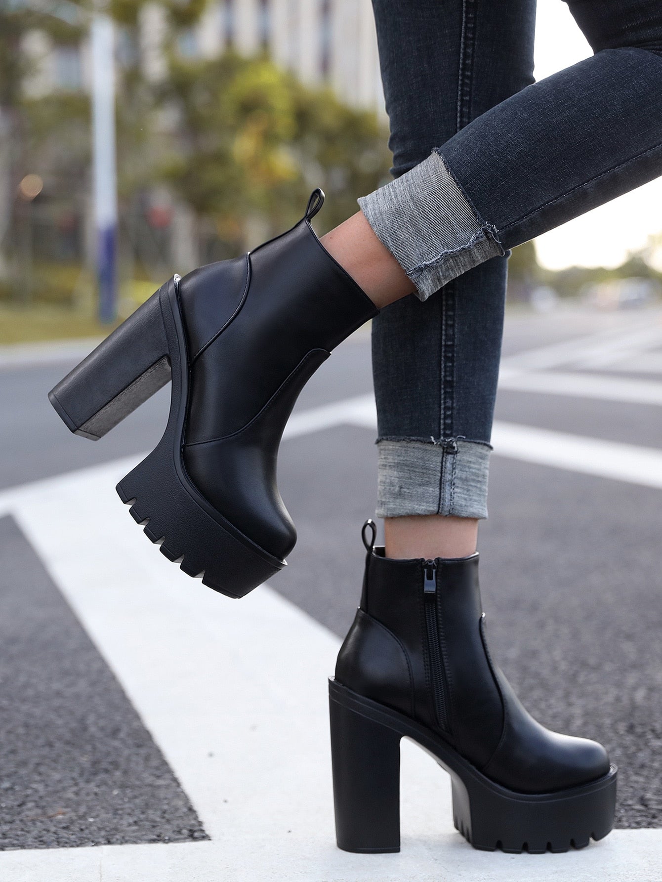 Women's High Heeled Thick-soled Black Short Boots With Platform, Chunky Heel Round Toe Ankle Boots