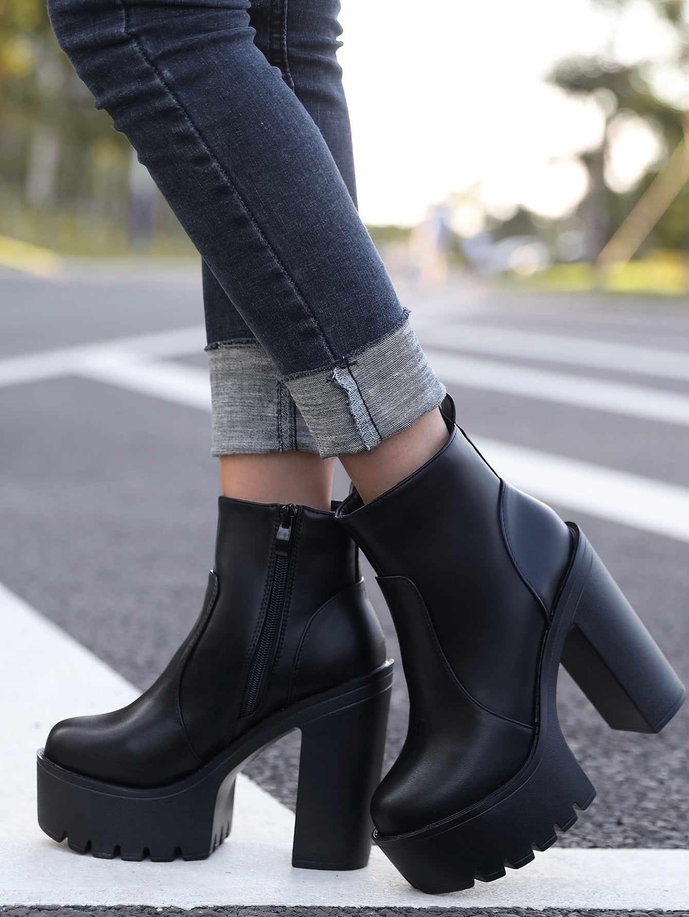 Women's High Heeled Thick-soled Black Short Boots With Platform, Chunky Heel Round Toe Ankle Boots