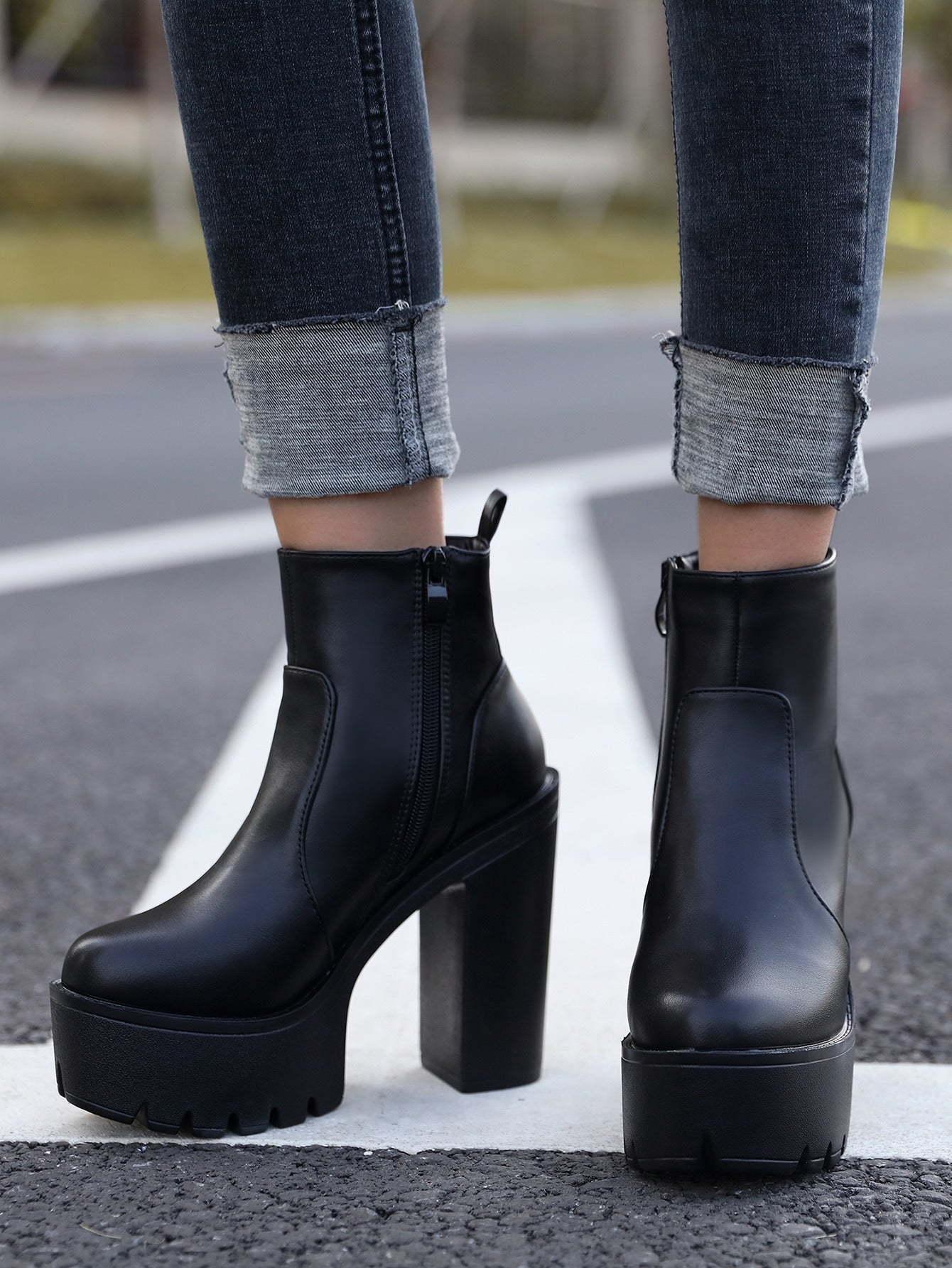 Women's High Heeled Thick-soled Black Short Boots With Platform, Chunky Heel Round Toe Ankle Boots