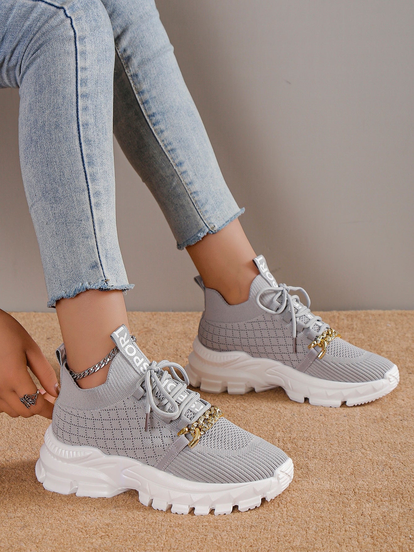 Women Chain Decor Lace-up Front Chunky Sneakers, Sporty Outdoor Sneakers