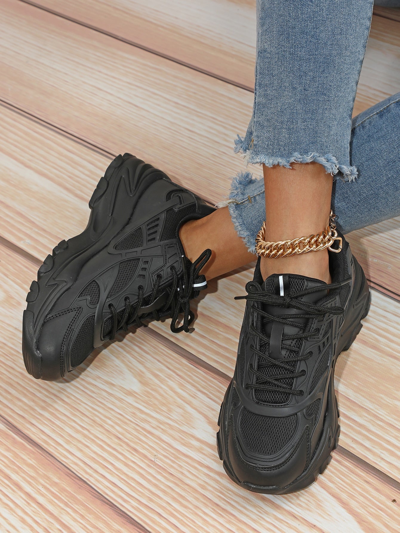 Sporty Black Chunky Shoes For Women, Stitch Detail Lace Up Sneakers