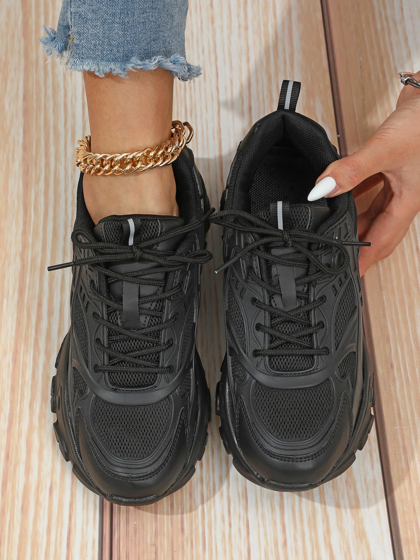 Sporty Black Chunky Shoes For Women, Stitch Detail Lace Up Sneakers