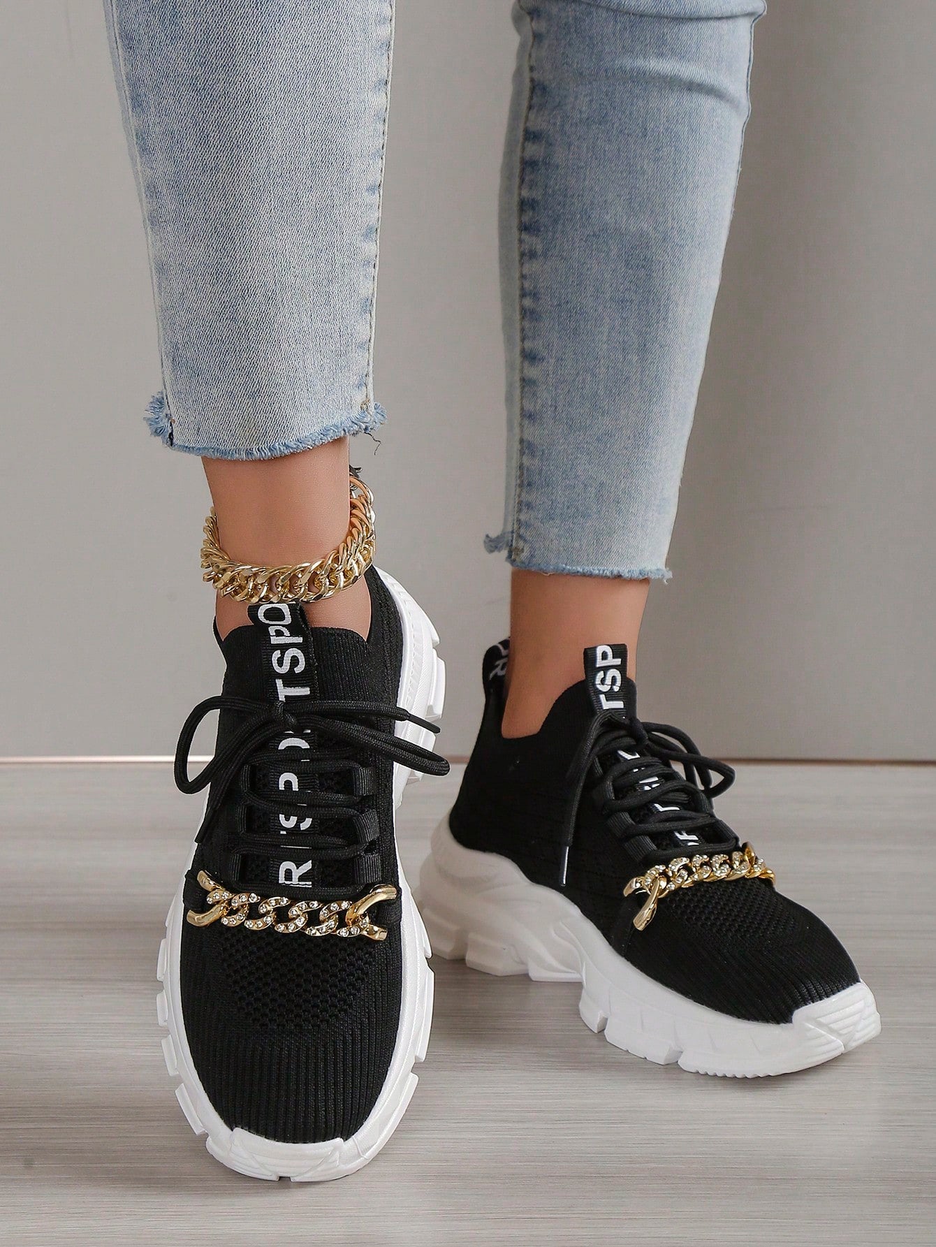 Women Chain Decor Lace-up Front Chunky Sneakers, Sporty Outdoor Sneakers