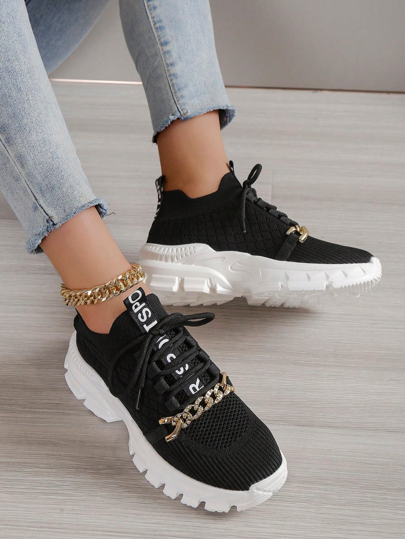 Women Chain Decor Lace-up Front Chunky Sneakers, Sporty Outdoor Sneakers