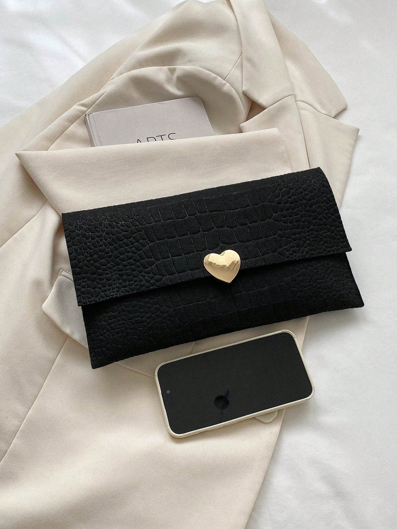 Luxury Dinner Bag, Evening Bag Glamorous, Elegant, Exquisite, Quiet Luxury Crocodile Embossed Envelope Bag Black Heart Decor Fashionable Square Bag For Lady, Woman, For Party Girl, Bride Perfect for Party, Wedding, Prom, Dinner/Banquet, Dinner/Banquet, Be