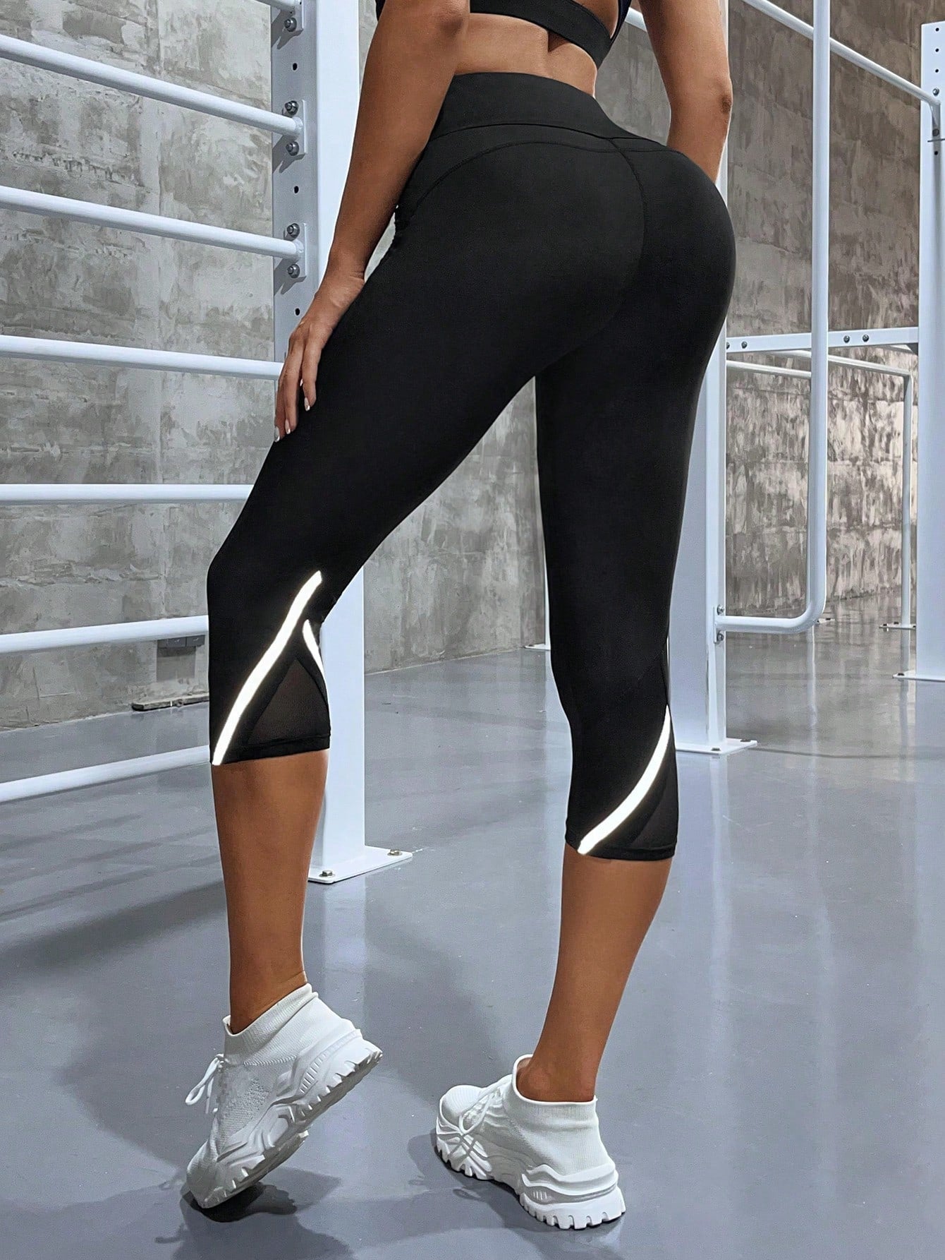 Mesh Insert Contrast Binding Capri Sports Leggings workout leggings