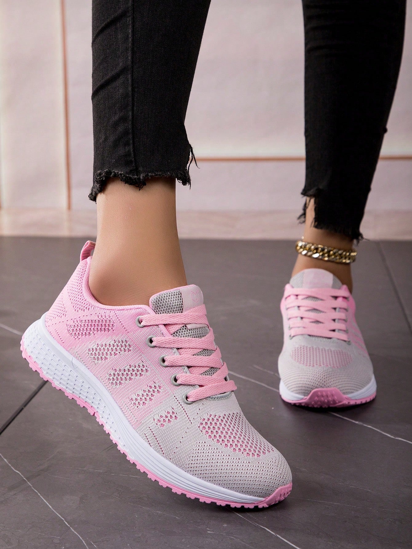 Ladies' Fashionable Athletic Style Casual Lightweight Running Shoes Suitable For All Seasons