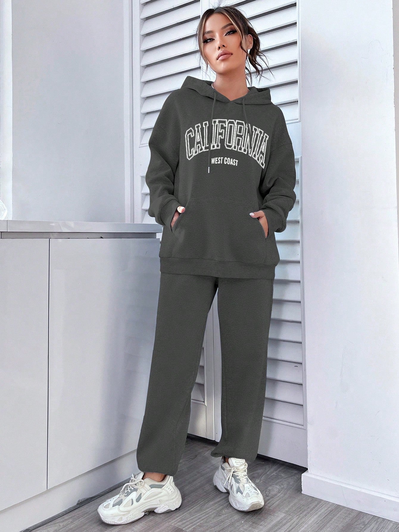 Letter Graphic Kangaroo Pocket Drop Shoulder Drawstring Hoodie & Sweatpants