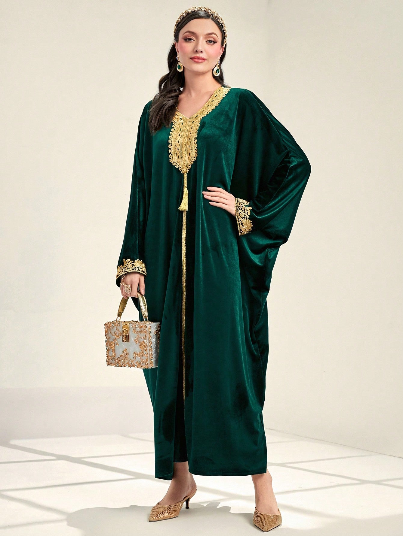 Najma Contrast Trim Batwing Sleeve Tassel Detail Kaftan