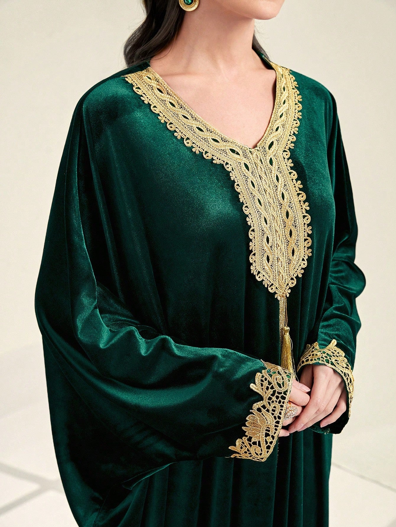 Najma Contrast Trim Batwing Sleeve Tassel Detail Kaftan