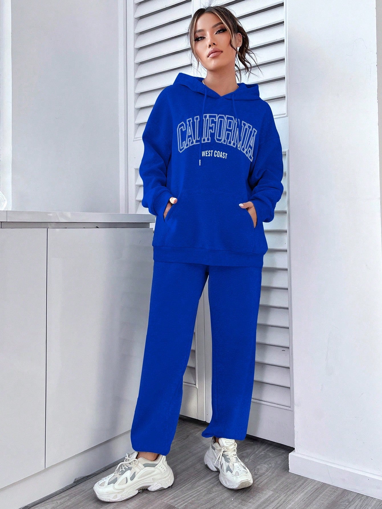 Letter Graphic Kangaroo Pocket Drop Shoulder Drawstring Hoodie & Sweatpants