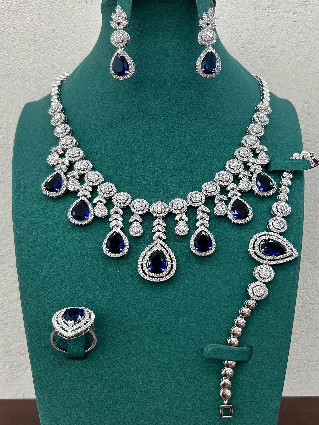 European And American Style Luxury Green Cubic Zirconia Jewelry Set, Including Earrings, Necklace, Ring, Bracelet, Perfect For Formal Occasions Such As Wedding Banquets And Bridal Wear