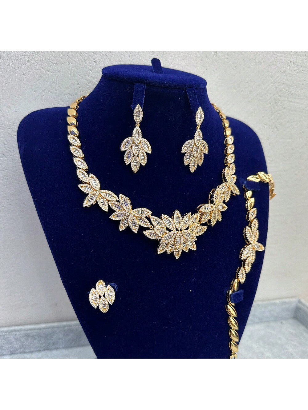 European And American Style Natural Zirconia Four Piece Set Of Plant Earrings Necklace Bracelet Wedding Ring For Dubai Bridal Accessory