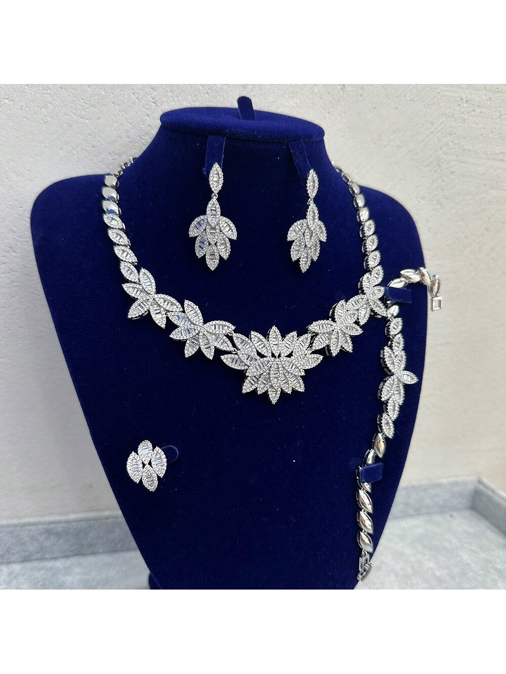 European And American Style Natural Zirconia Four Piece Set Of Plant Earrings Necklace Bracelet Wedding Ring For Dubai Bridal Accessory