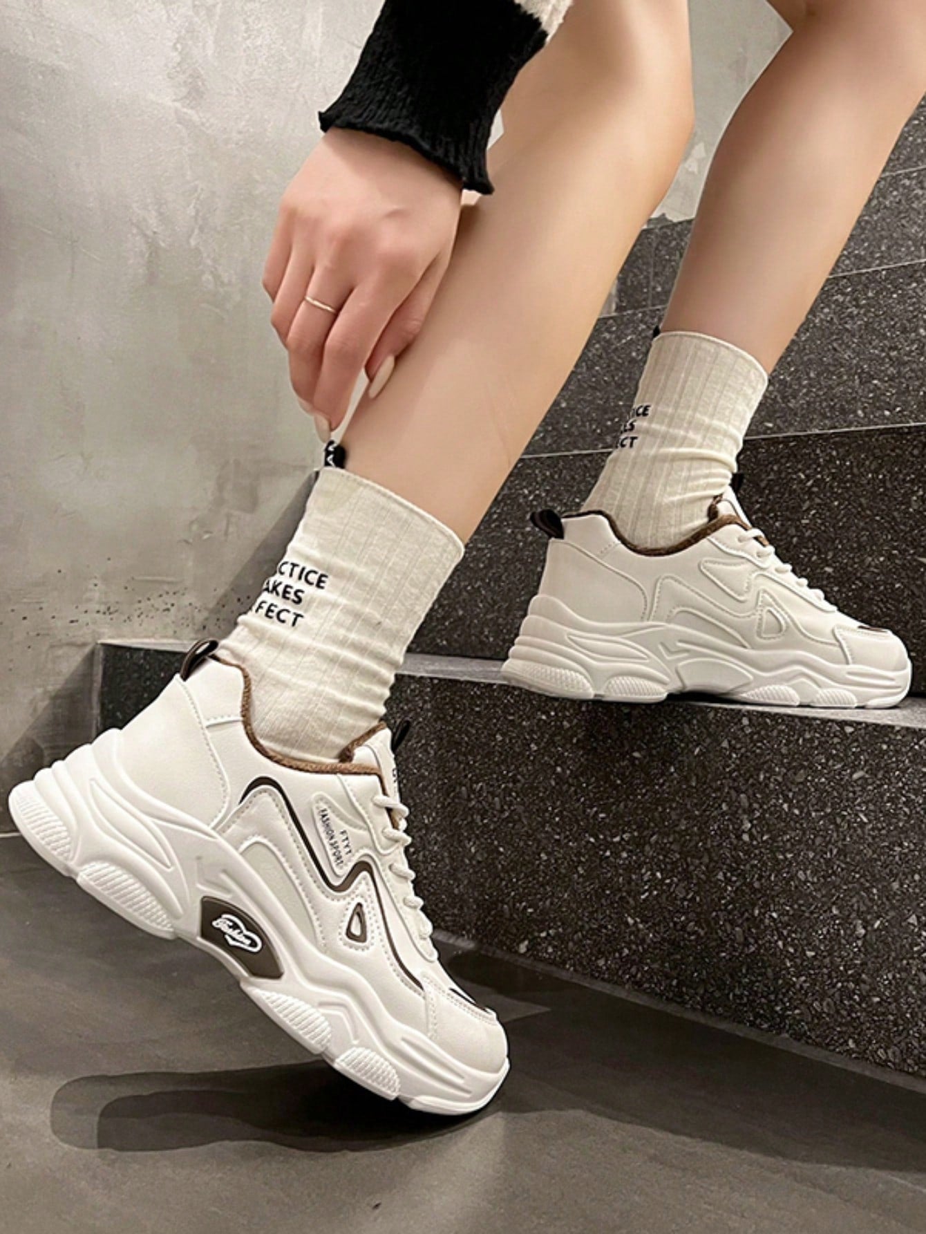 Women's Color-blocked Thick-soled Chunky Shoes For Spring, Summer, Autumn And Winter New Style Plus Velvet To Keep Warm, Black Fashionable And Versatile Casual Sports Shoes