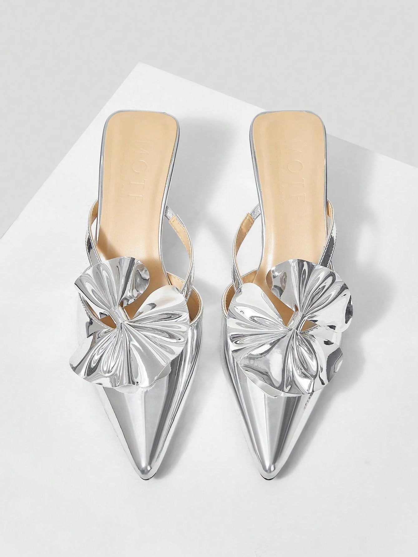 MOTF PREMIUM BOW DECOR POINT TOE MULE PUMPS