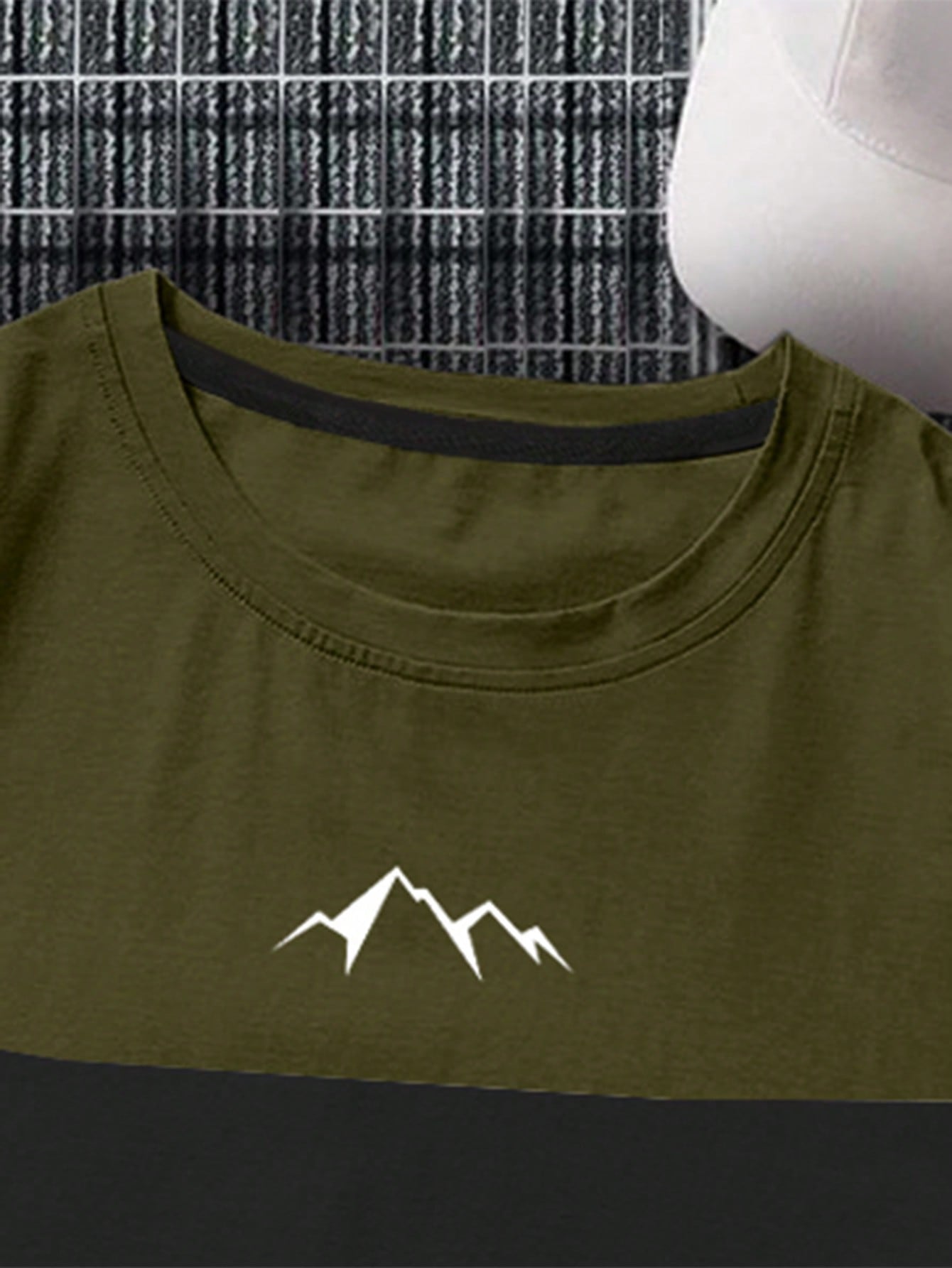 Manfinity Homme Men Color Block Mountain Print Tee