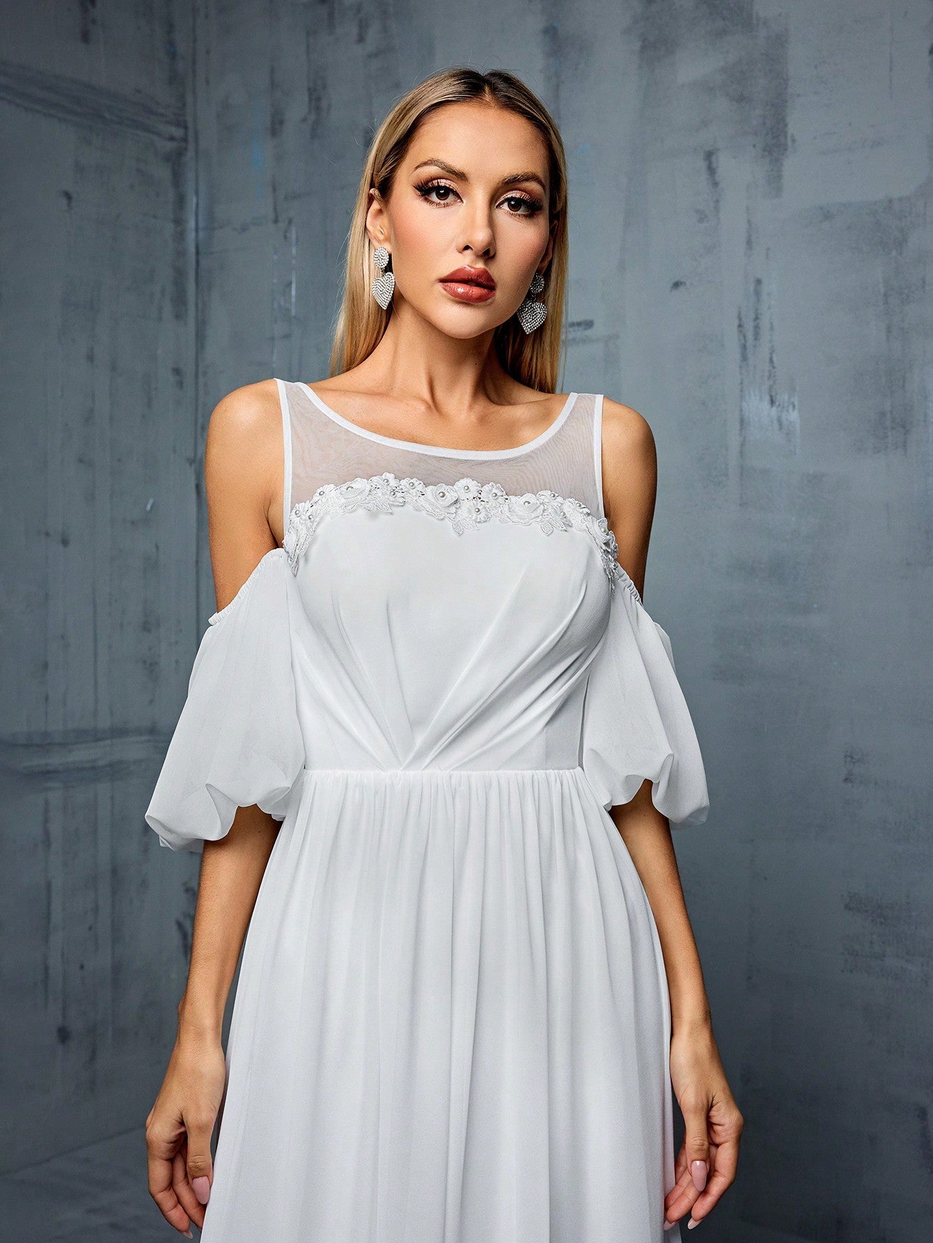 Women's Off-shoulder Puff Sleeve Three-dimensional Lace Decorated Waist Discounted Chiffon A-pulse Wedding Dress