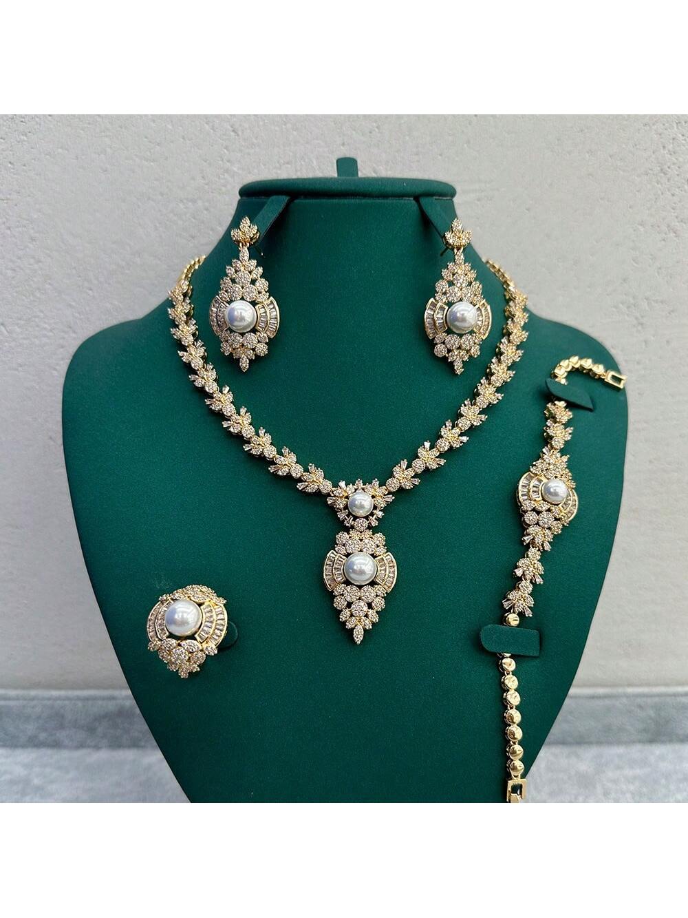 Dubai Arab Style 4pcs/set Shiny Rhinestone Bridal Jewelry Set Including Necklace, Earrings, Ring And Bracelet For Saudi Women Wedding