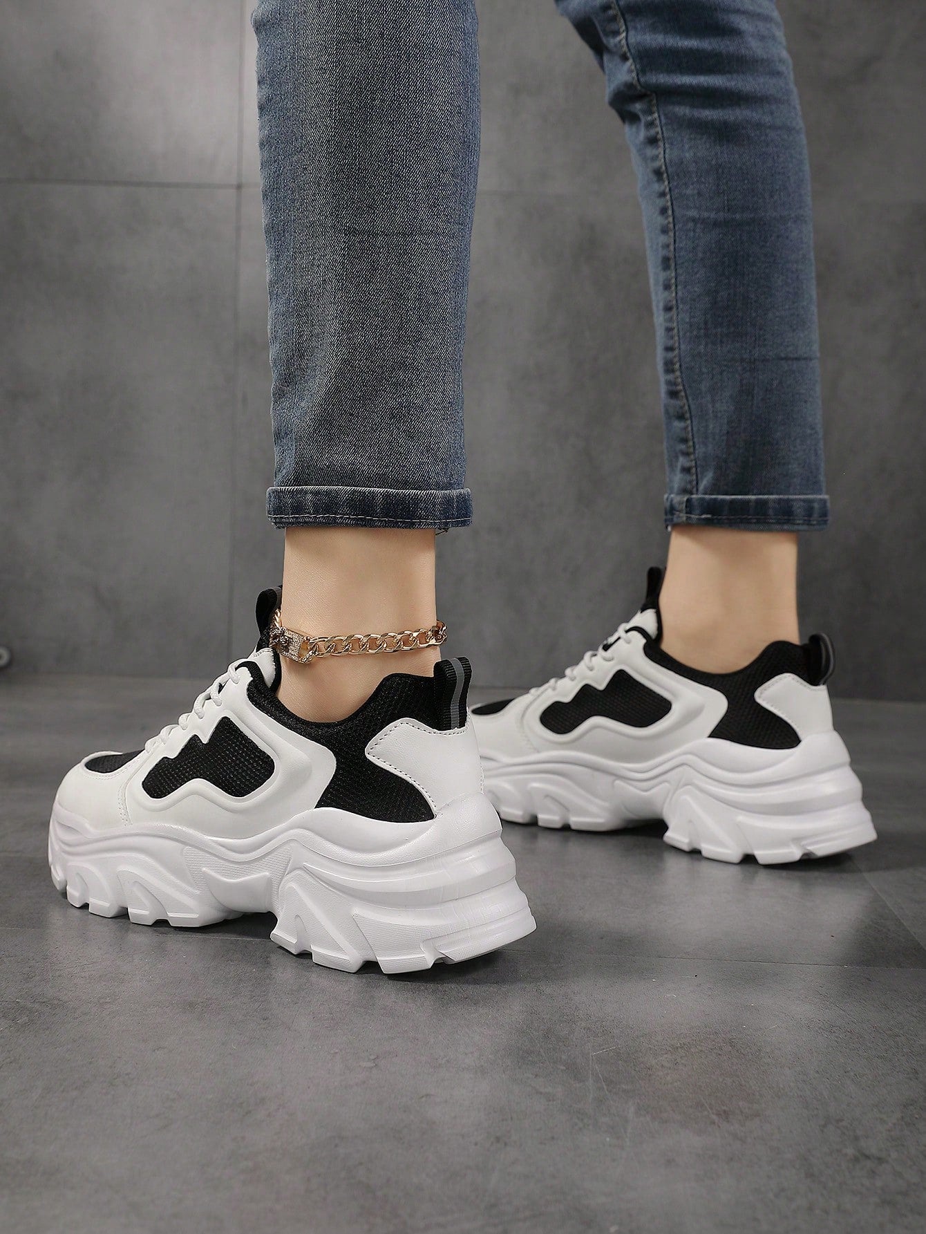 Women Colorblock Lace-Up Front Chunky Sneakers