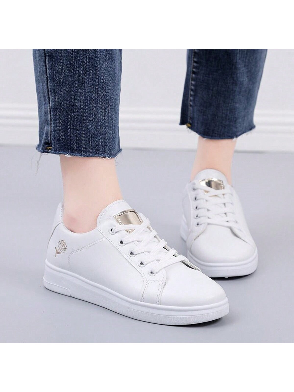 Ladies' Casual White Lace-Up Sport Shoes Decorated With Floral Pattern, Pu Leather, Low-Cut, Round Toe, Flat Heel