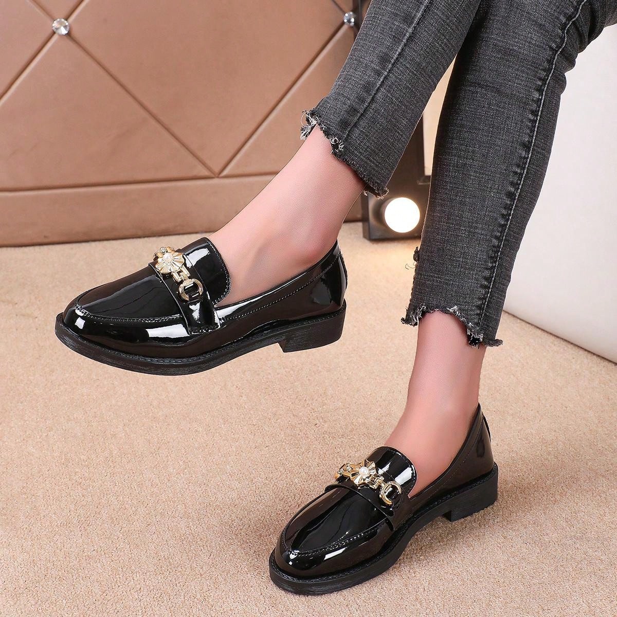 Women'S Fashionable Metal Decor Slip-On Loafers Flat Shoes Suitable For Outdoor Leisure Activities