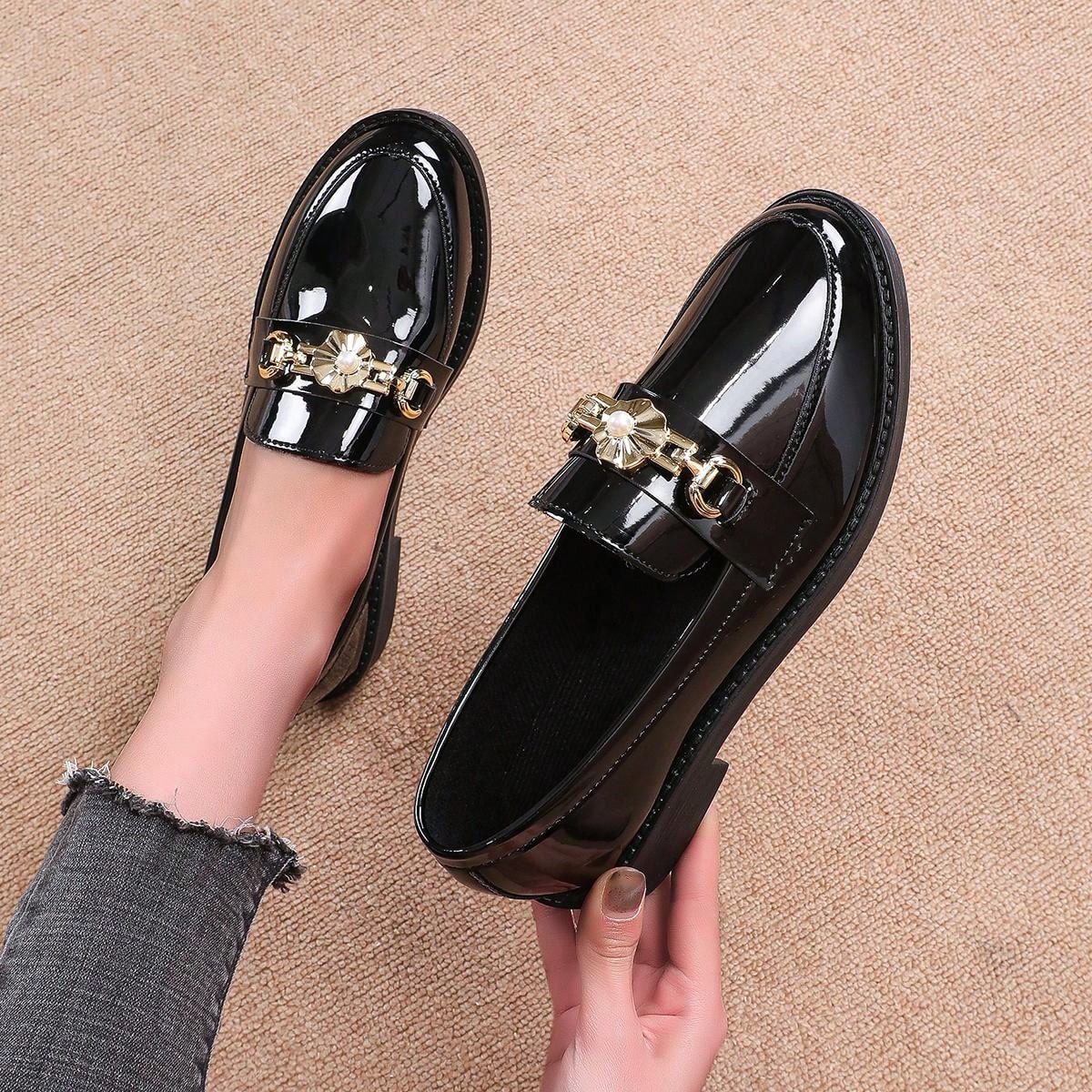 Women'S Fashionable Metal Decor Slip-On Loafers Flat Shoes Suitable For Outdoor Leisure Activities