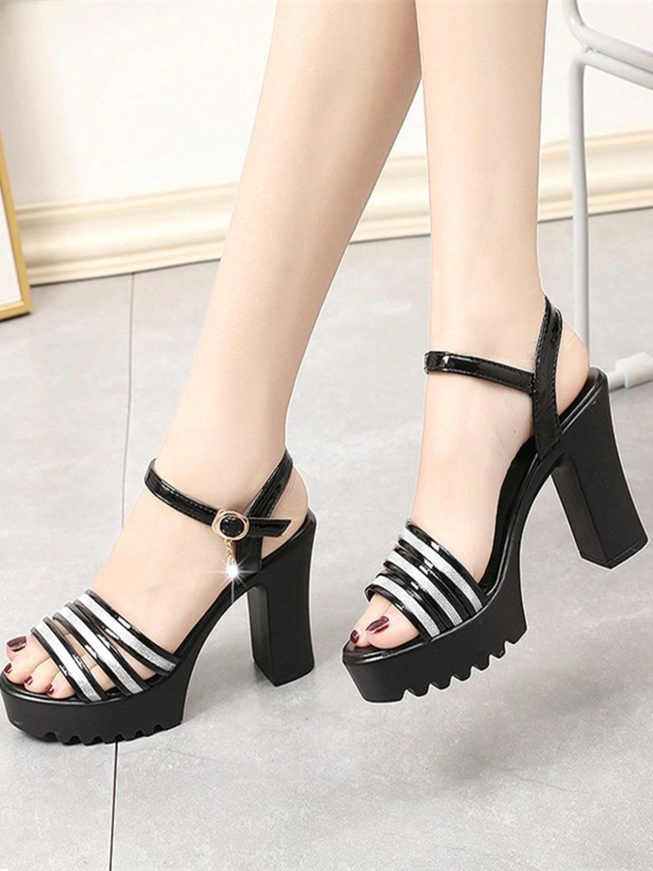 Rhinestone Fashionable Thick Sole Outerwear Women'S High Heel Sandals