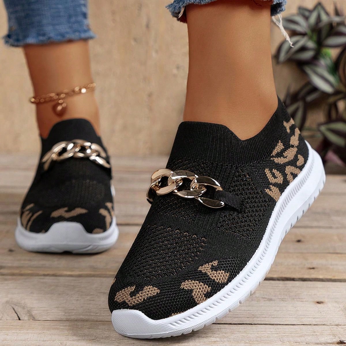 Women's Sports Shoes Fashionable Breathable Knitted Running Shoes For Walking