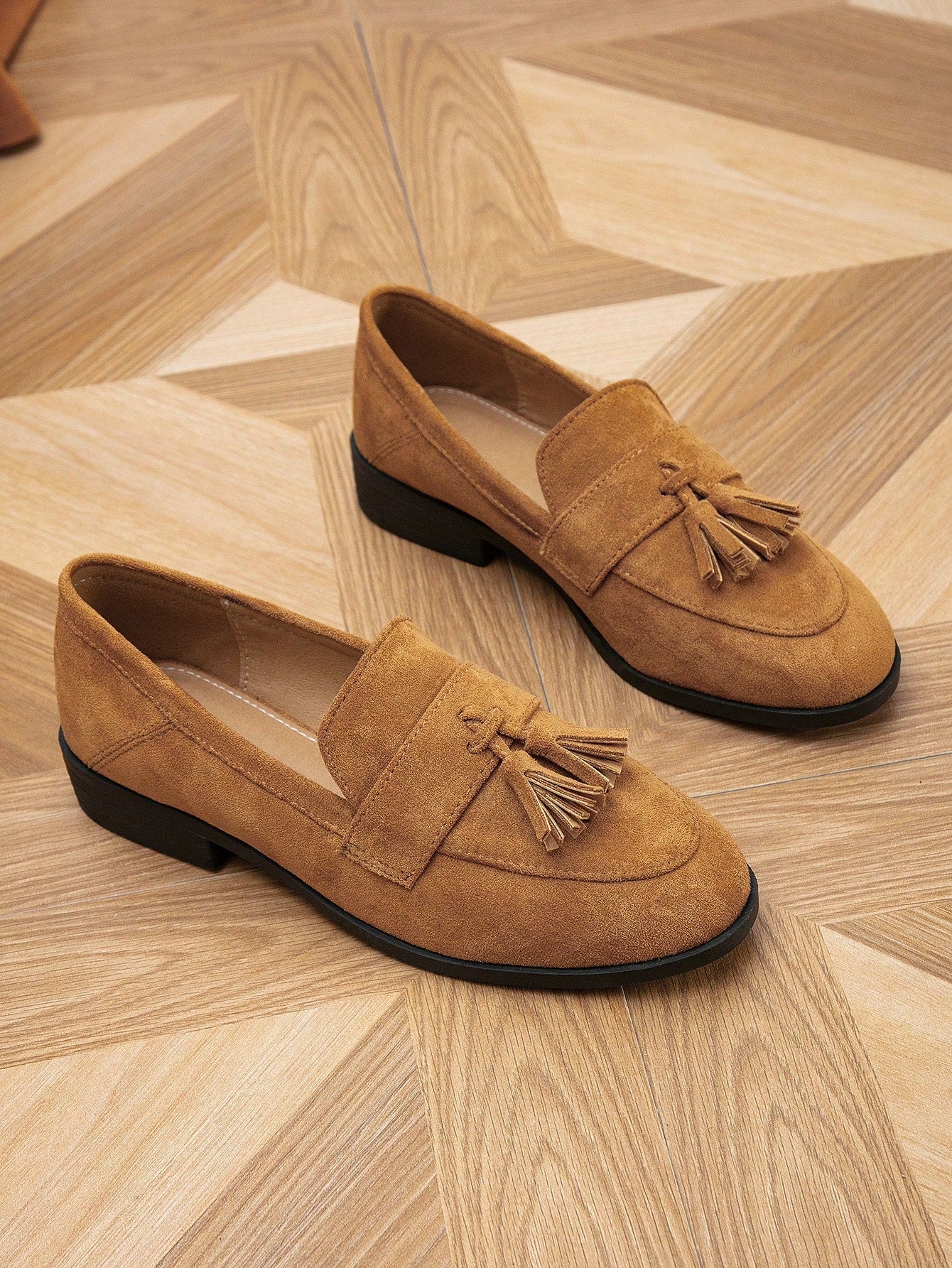 Ladies' Simple And Casual Round Toe Loafers With Tassels, Low Heel Comfortable Flat Shoes For Spring And Autumn