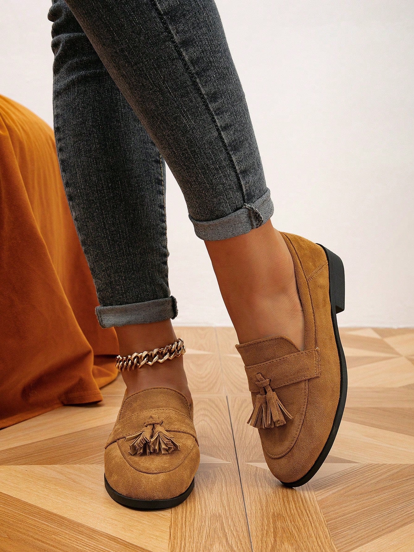 Ladies' Simple And Casual Round Toe Loafers With Tassels, Low Heel Comfortable Flat Shoes For Spring And Autumn