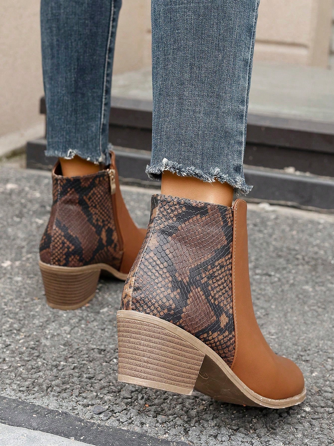 Brown Snake Pattern Pu Leather Ankle Boots And Short Boots With Random Pattern, Chunky Heel, Round Toe, Side Zipper For Comfortable Spring And Autumn Women's Wear