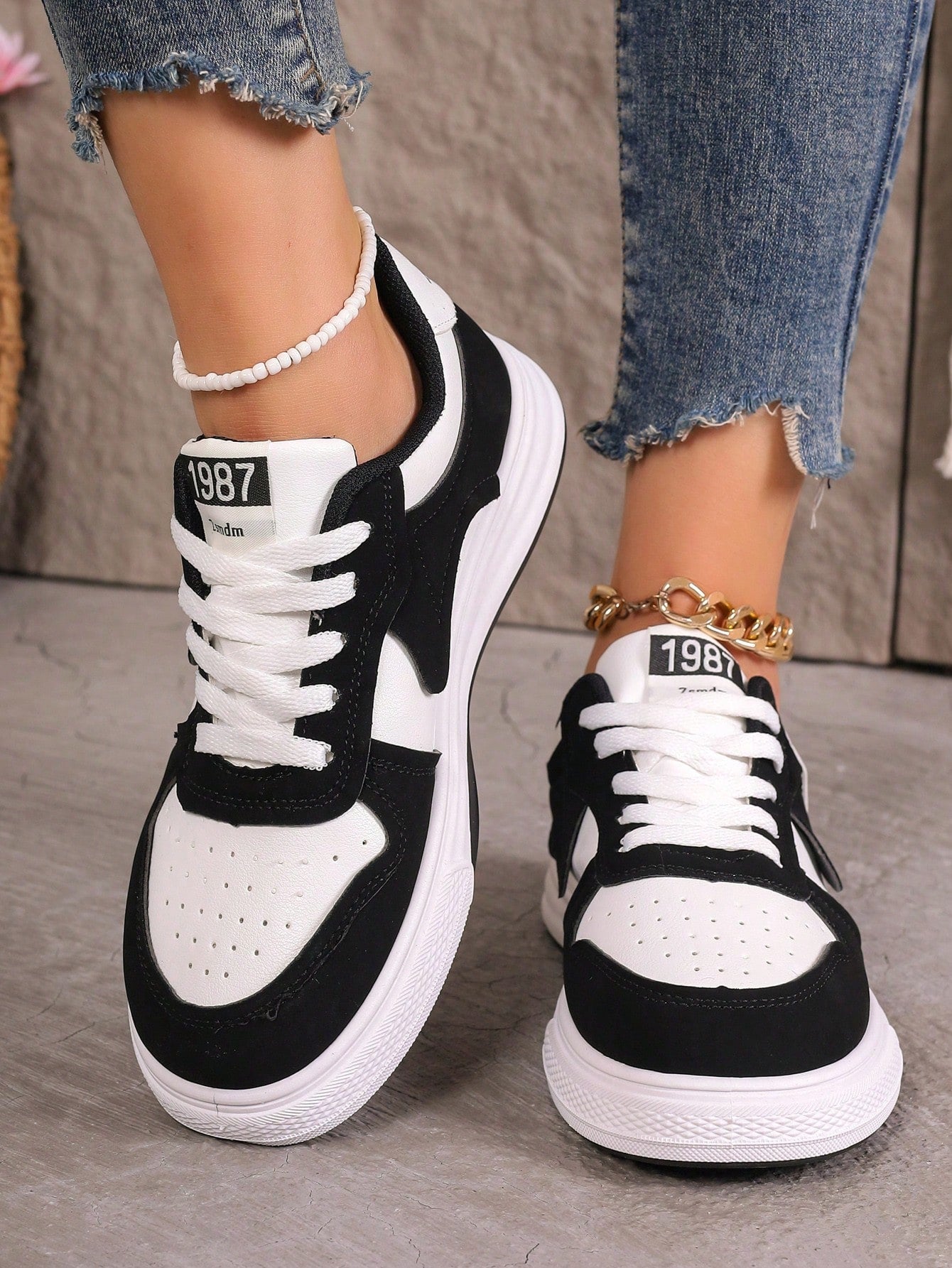 Black & White Spliced Breathable Low Top Thick-Soled Round Toe Student Shoes, Best Selling Trendy Street Style Cool Women's Casual Sports Shoes