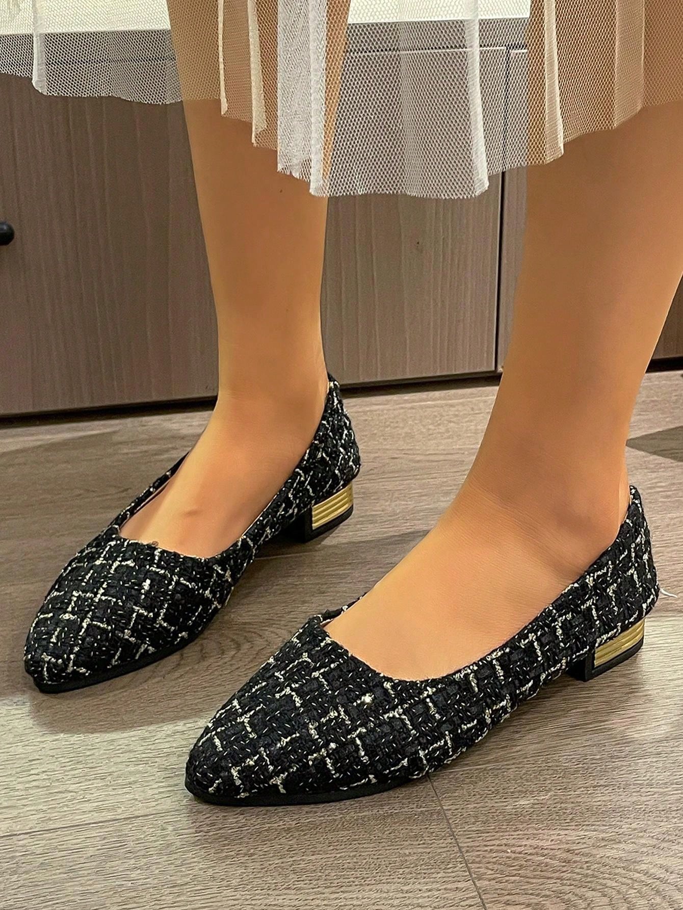 Women's Retro Princess Style Plaid Pattern Low Heel Pointed Toe Suede Flat Shoe For Parties, Holidays