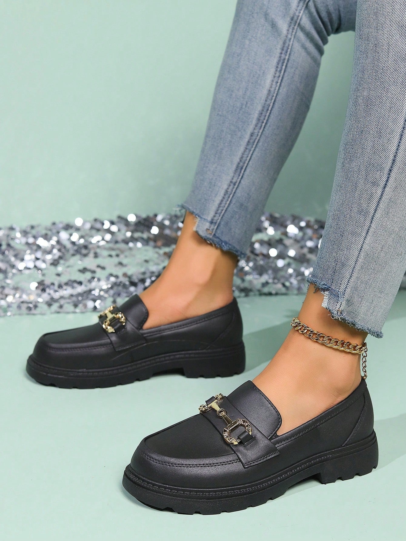 Ladies' Flat Loafers In Stylish Black Color With Metal Buckle Design