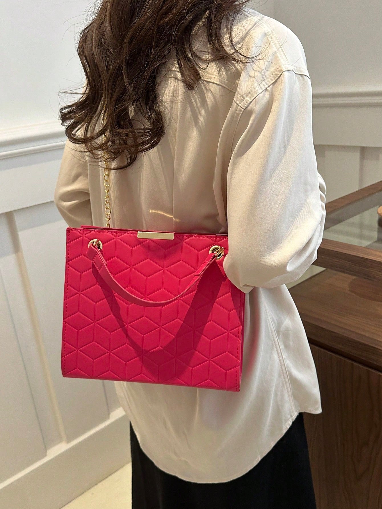 1 Fashionable Solid Color Embossed Square Bag, Zippered Simple Chain Shoulder Bag