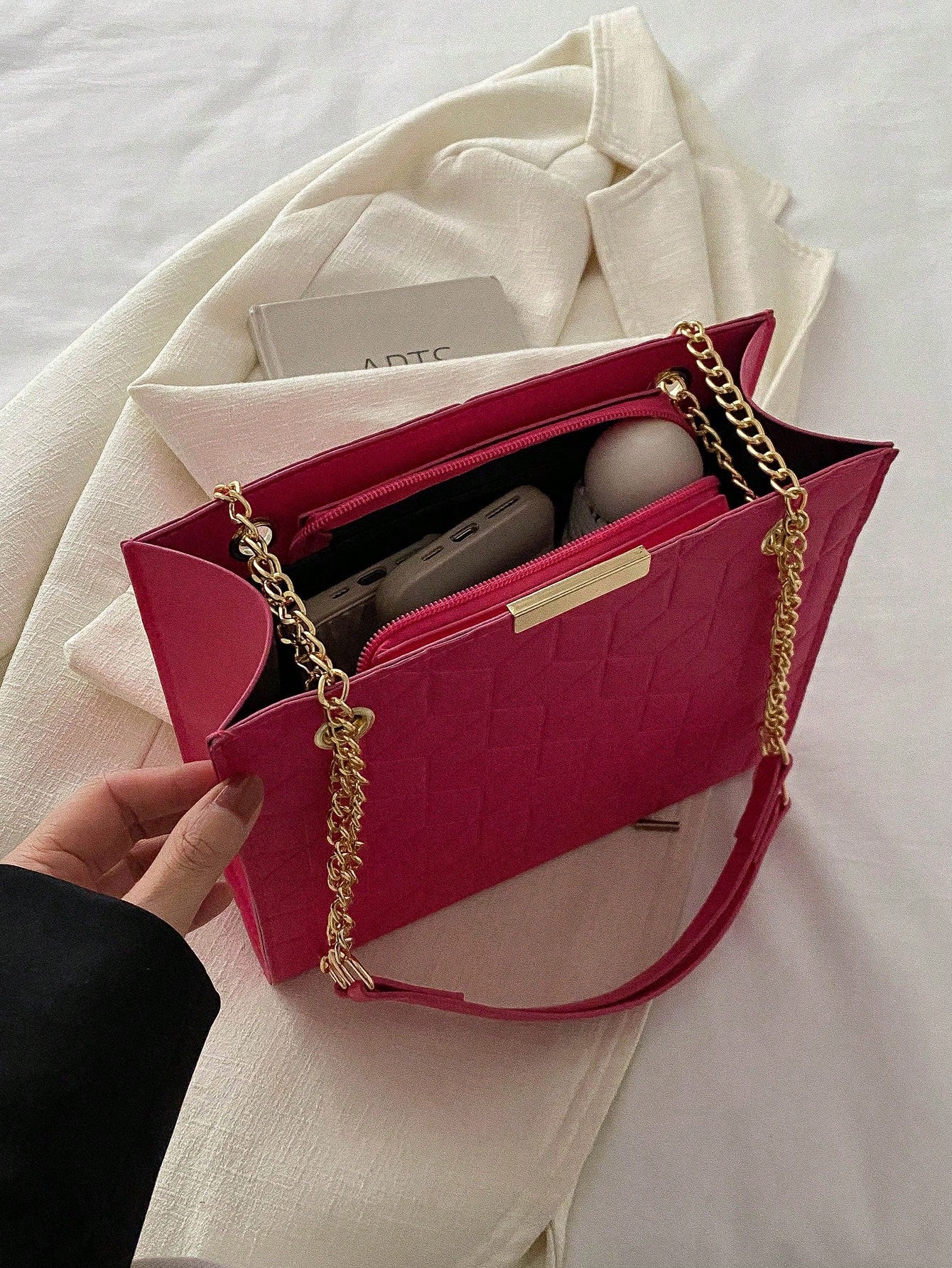 1 Fashionable Solid Color Embossed Square Bag, Zippered Simple Chain Shoulder Bag