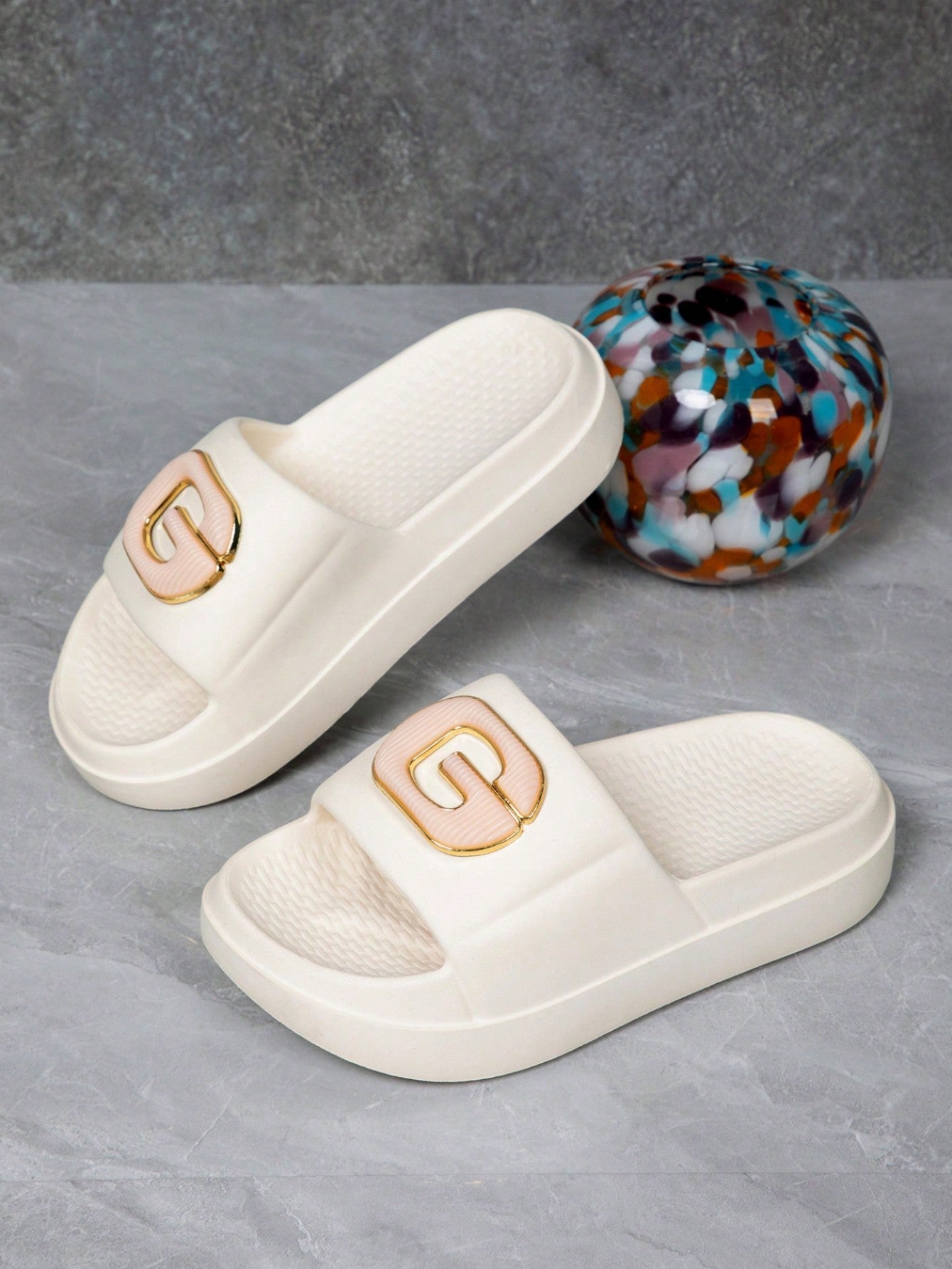 Women's Summer Slippers With Thick & Waterproof Platform, Soft & Quiet Anti-Skid Sole, Fashionable & Versatile Metal Letter Buckle, Perfect For Holiday & Beach, Indoor & Outdoor, Bathroom & Bedroom