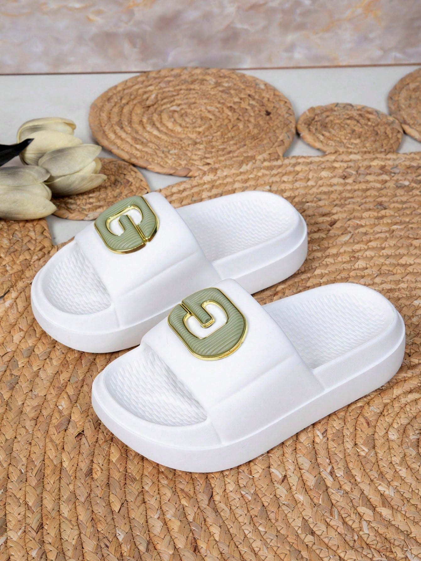 Women's Summer Slippers With Thick & Waterproof Platform, Soft & Quiet Anti-Skid Sole, Fashionable & Versatile Metal Letter Buckle, Perfect For Holiday & Beach, Indoor & Outdoor, Bathroom & Bedroom