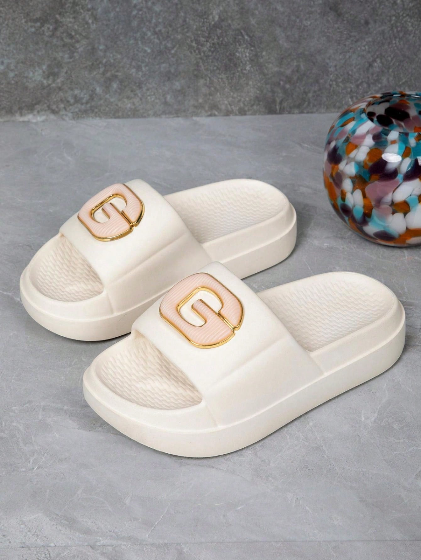 Women's Summer Slippers With Thick & Waterproof Platform, Soft & Quiet Anti-Skid Sole, Fashionable & Versatile Metal Letter Buckle, Perfect For Holiday & Beach, Indoor & Outdoor, Bathroom & Bedroom